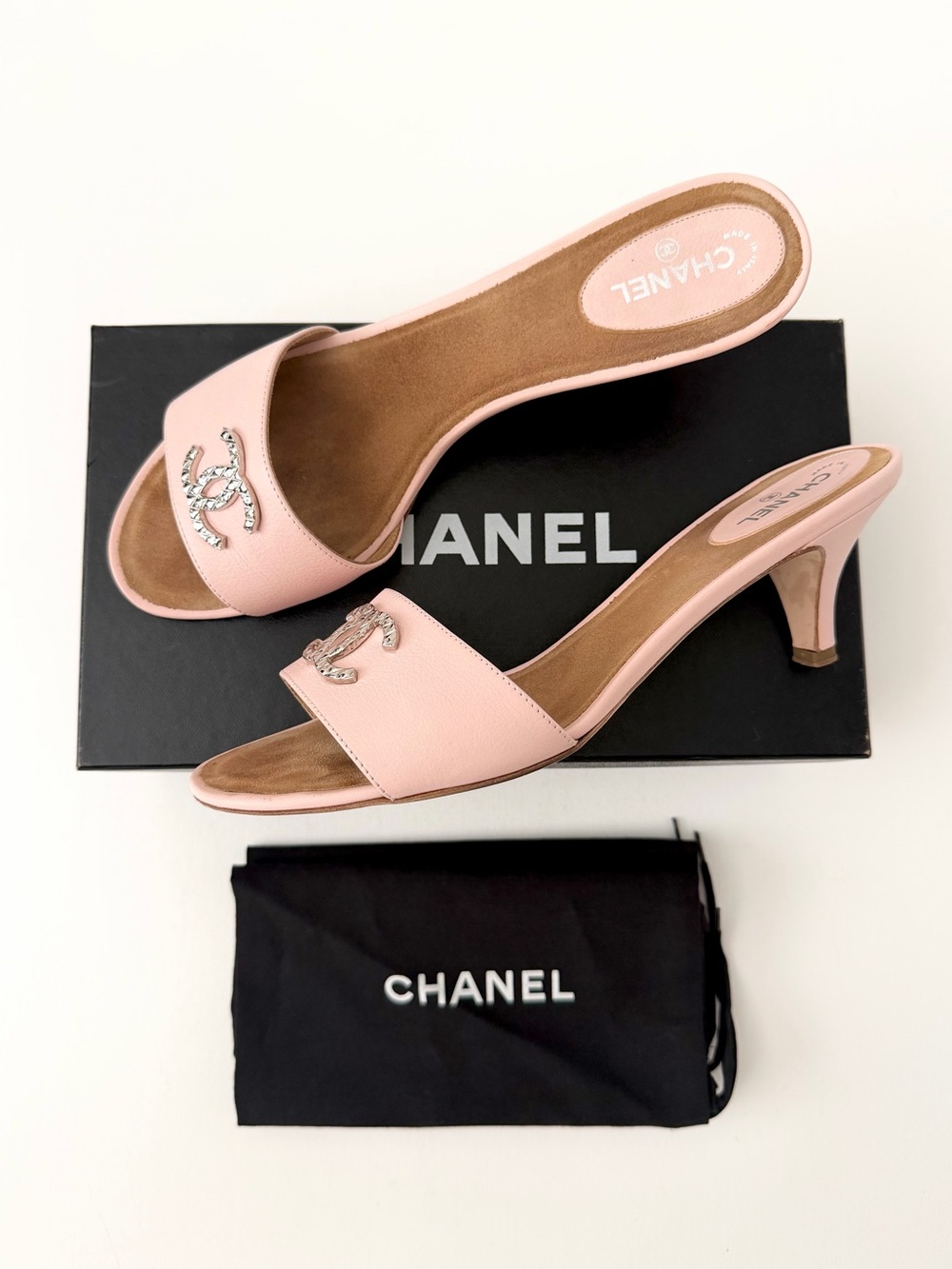 CHANEL | CC Logo Kitten Heel Mule Sandals Rose Pink Leather Open Toe EU 41 - Picture 2 of 13